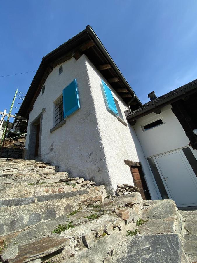 Ferienwohnung Santorini By Quokka 360 - Blue Curtains In The Alps Anzonico Exterior foto